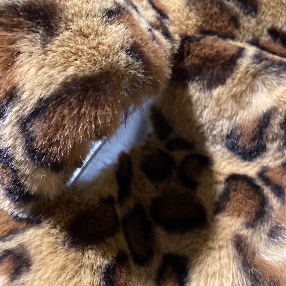 Surell Leopard print pull through scarf - Picture 9 of 10